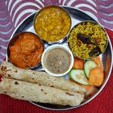 Regular Thali ( Dal + Mix Veg + Roti – 4 + Salad )